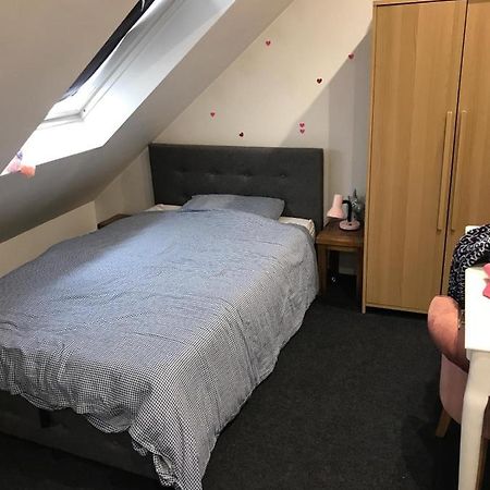 2 X Double Rooms In Cheam Exteriér fotografie