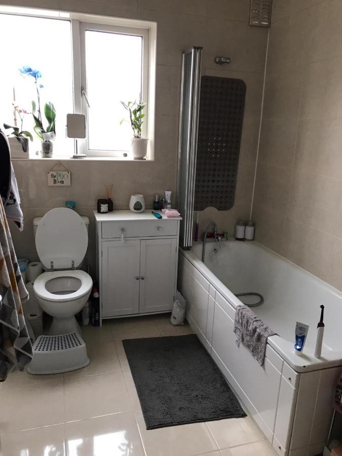 2 X Double Rooms In Cheam Exteriér fotografie