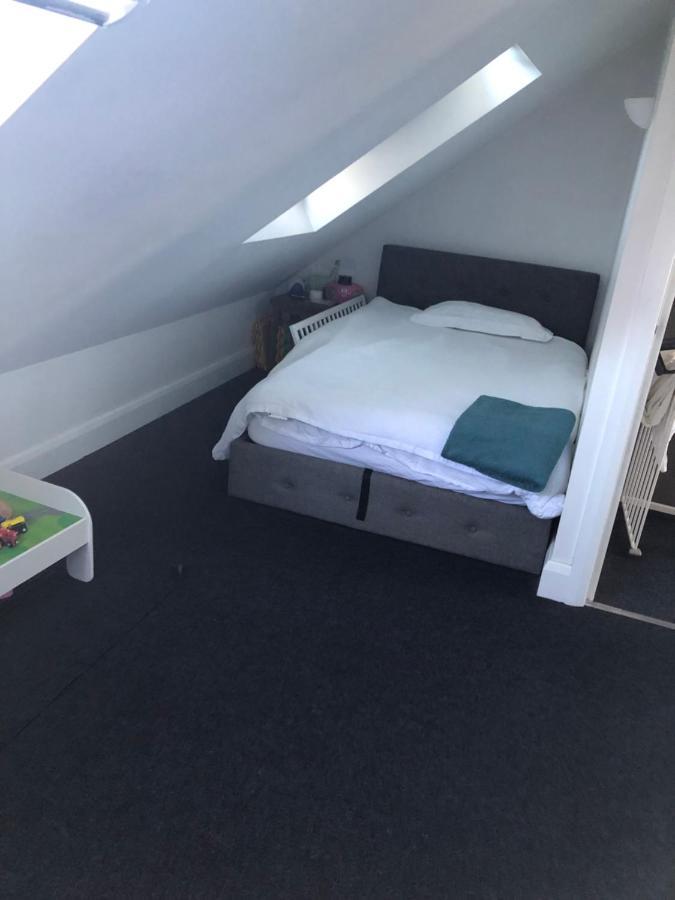2 X Double Rooms In Cheam Exteriér fotografie
