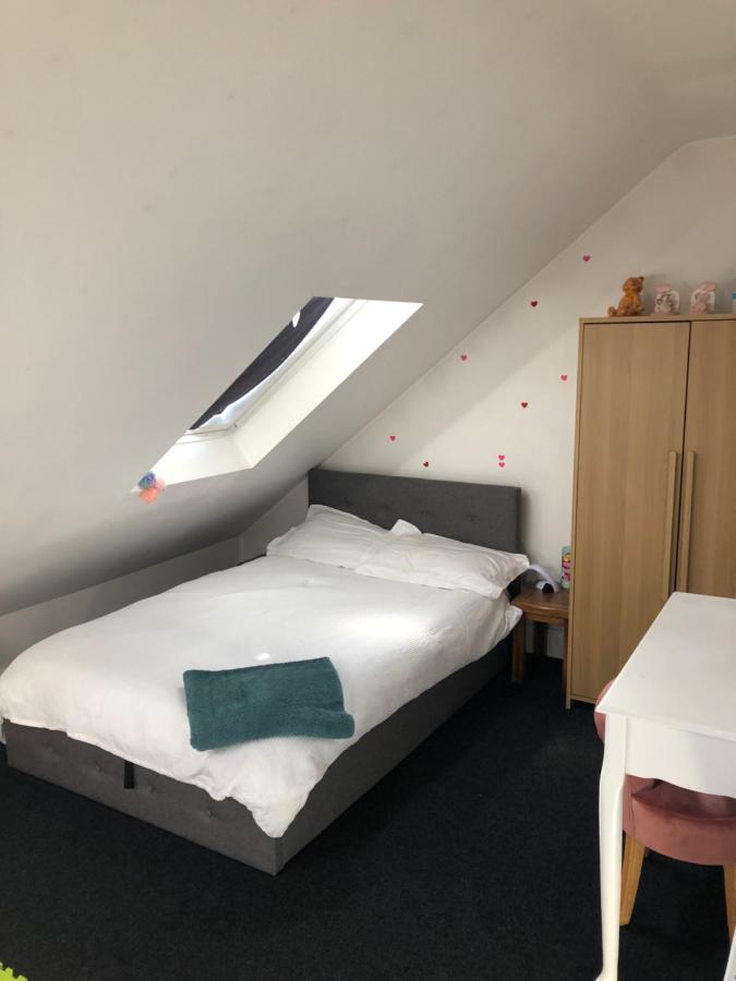 2 X Double Rooms In Cheam Exteriér fotografie