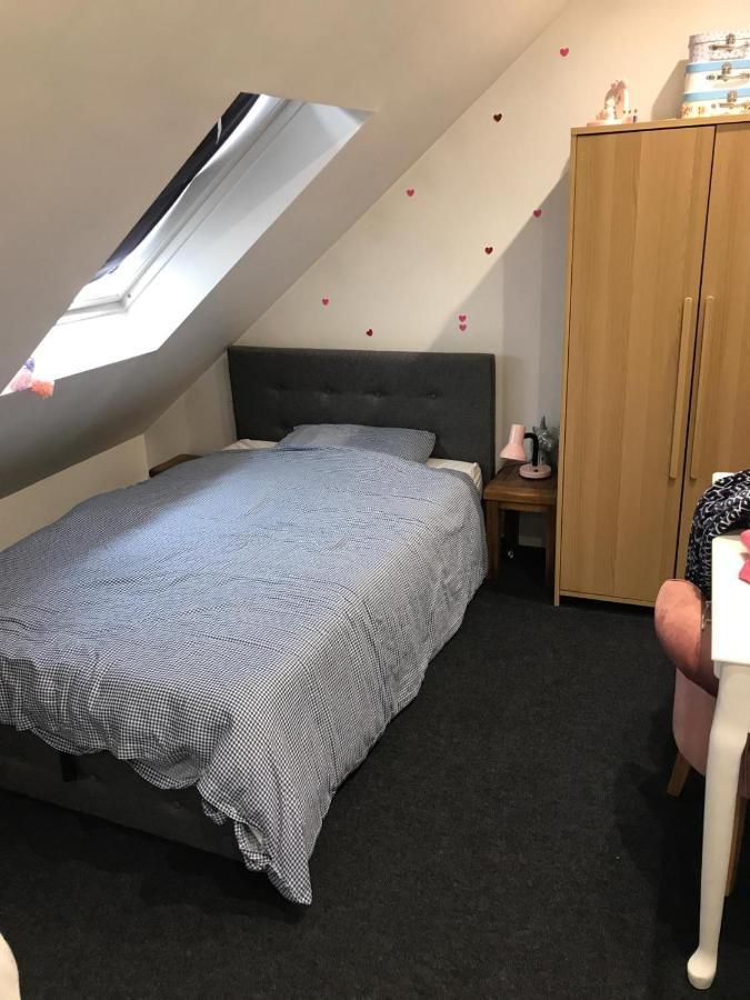 2 X Double Rooms In Cheam Exteriér fotografie
